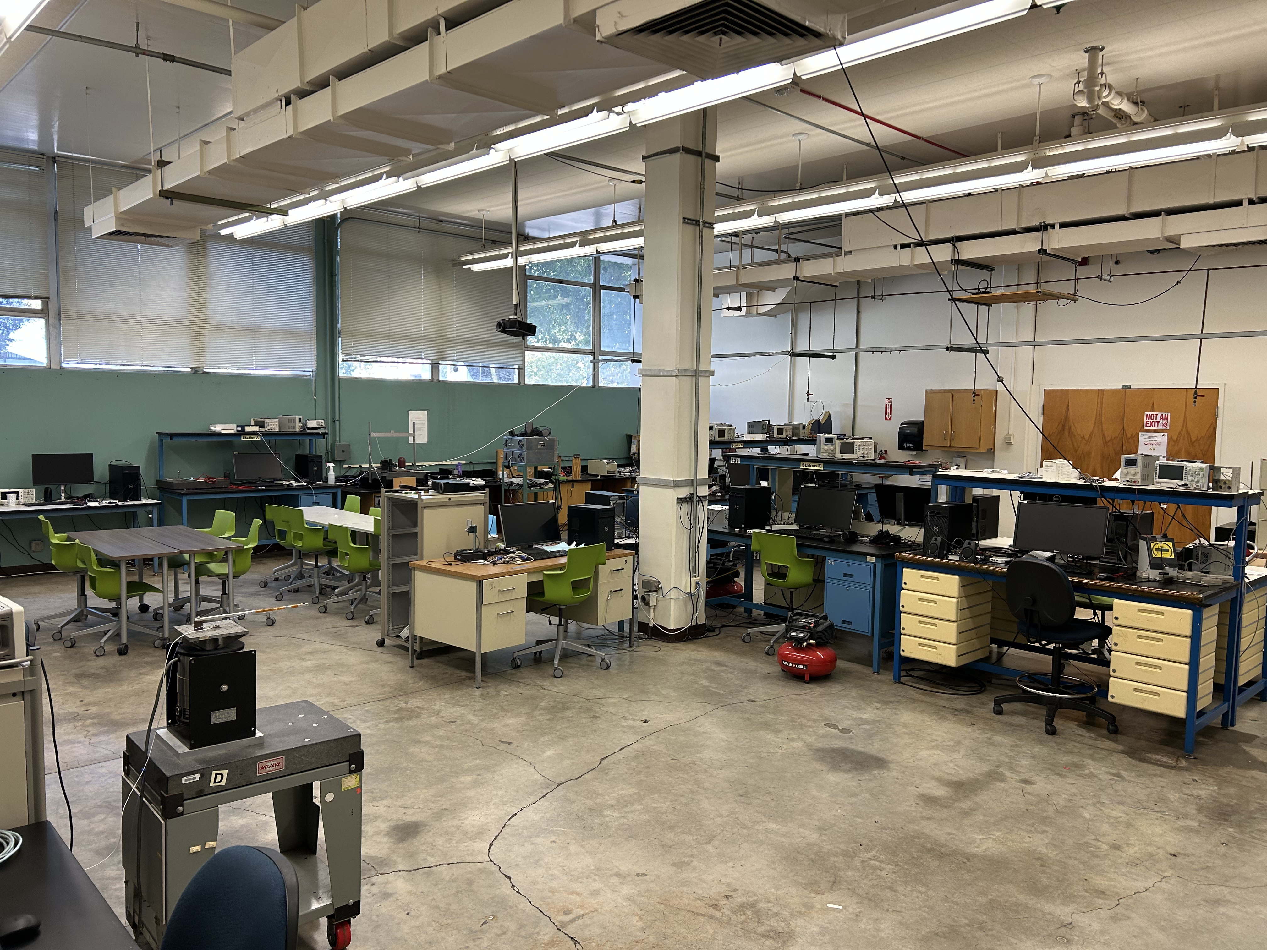 eng 133 lab space, includes opn area with desk