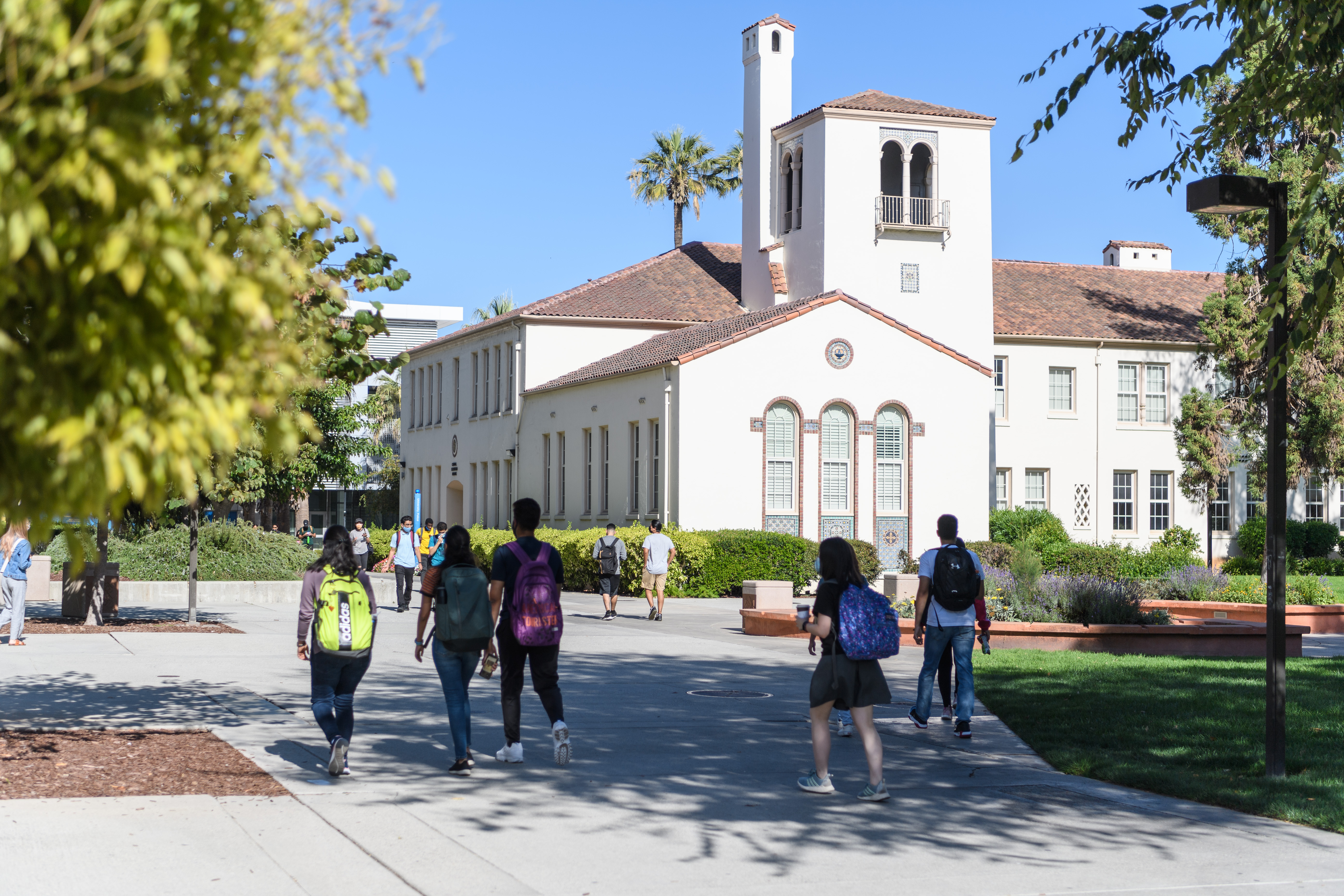 Students walking on SJSU campus